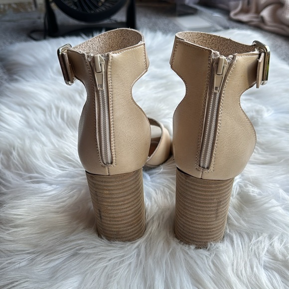 Madden Girl Reveal Ankle Strap Heels Nude Tan Block Stacked Wood NWOB Sz 9.5 - Picture 10 of 13